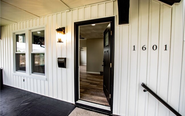 property at 1601 Center Ave