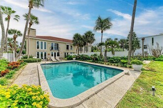 4473 Gulf of Mexico Dr in Longboat Key, FL - Foto de edificio - Building Photo