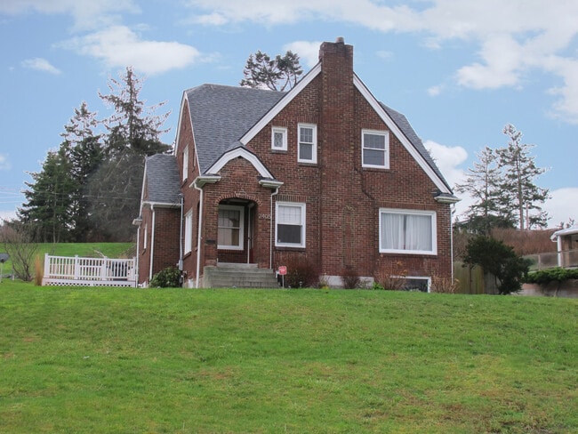 property at 2405 W Hastie Lake Rd