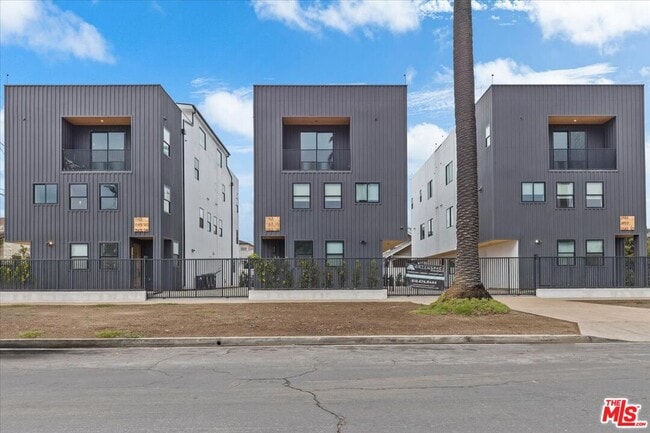 3973 S Budlong Ave in Los Angeles, CA - Building Photo - Building Photo