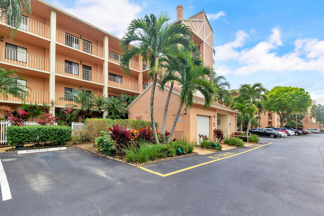 7270 Ashford Pl-Unit -104 in Delray Beach, FL - Foto de edificio - Building Photo