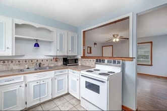 312 S Poplar St in Newton, KS - Building Photo - Building Photo