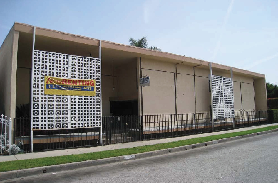 Regency Apartments in Huntington Park, CA - Building Photo