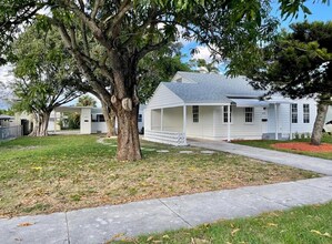 635 37th St in West Palm Beach, FL - Foto de edificio - Building Photo