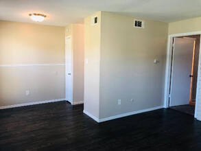 Bayou Palms Apartments in Houston, TX - Building Photo - Building Photo