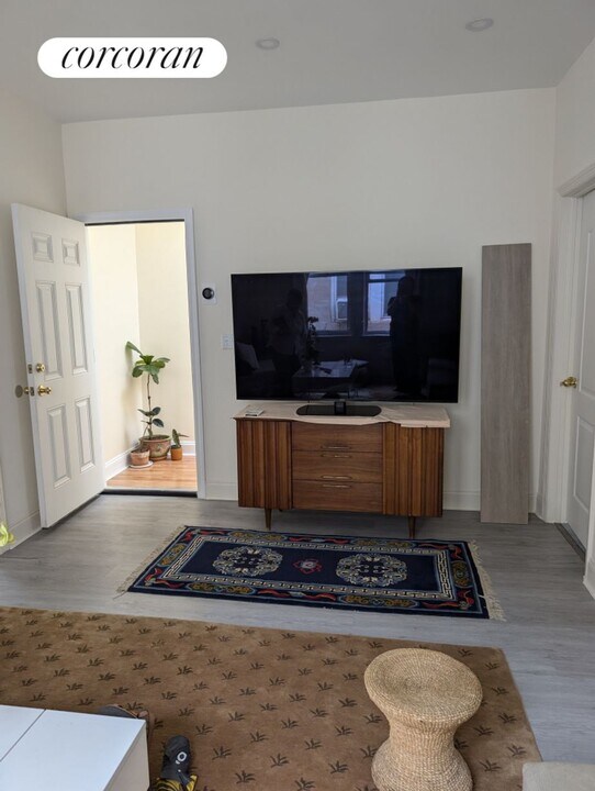50-53 42nd St in Queens, NY - Building Photo