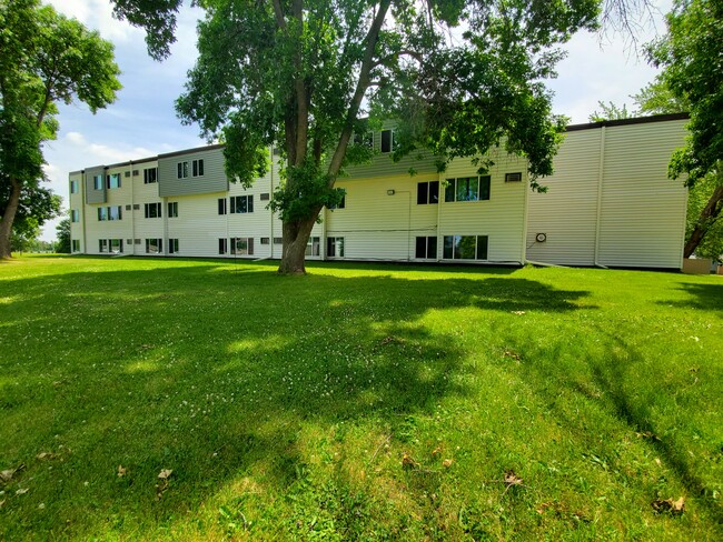 Northwood Apartments, a Section 8 Community in Glencoe, MN - Foto de edificio - Building Photo