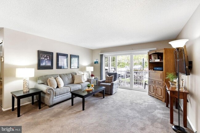 property at 14 Cheverny Ct