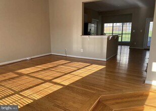 6802 Cedar Loch Ct in Centreville, VA - Foto de edificio - Building Photo