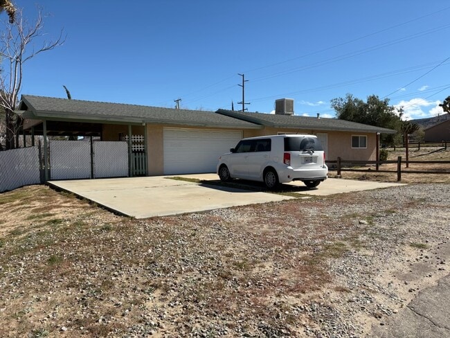 7687 Elk Trail in Yucca Valley, CA - Building Photo - Building Photo