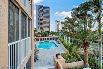 6849 Grenadier Blvd in Naples, FL - Building Photo - Building Photo