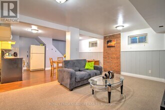 2015 Fontwell Crescent in Mississauga, ON - Building Photo - Building Photo