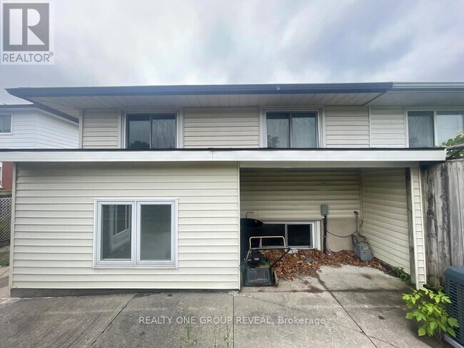 56 Bakersfield Dr in Cambridge, ON - Building Photo - Building Photo