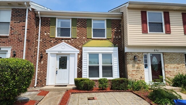 648 Hustings Ct Ln