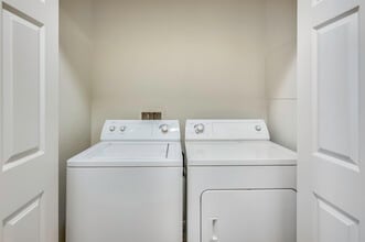 Lincoln Gardens Apartments in Napa, CA - Building Photo - Interior Photo