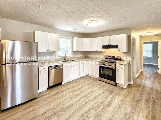 332 Cherry St in Social Circle, GA - Building Photo - Building Photo