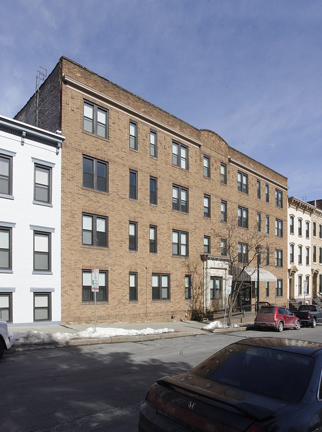 Robinson Square Apartments in Albany, NY - Foto de edificio - Building Photo