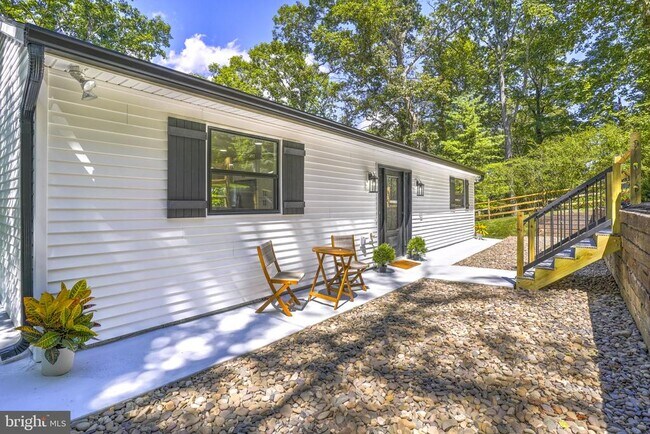 property at 440 Redbud Ln