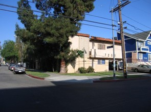 7254 Independence Ave in Canoga Park, CA - Building Photo - Building Photo