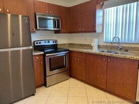 1971 Juno Rd in North Palm Beach, FL - Building Photo