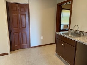 7145 Moline St in Houston, TX - Foto de edificio - Building Photo