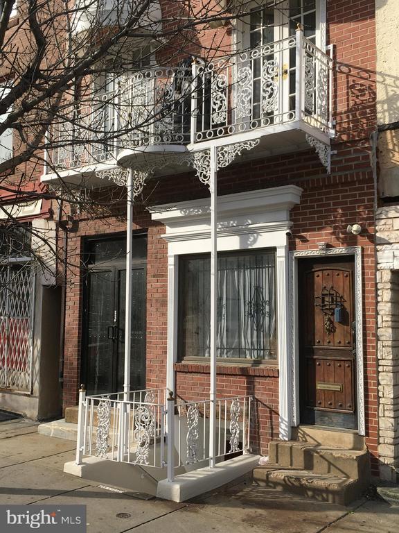 property at 433 W Girard Ave