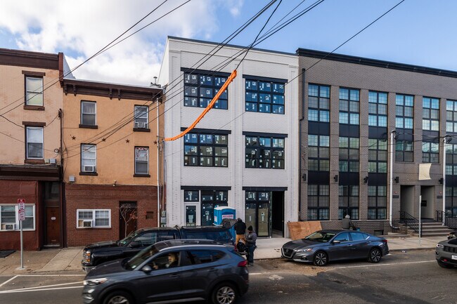 2414 Frankford Ave in Philadelphia, PA - Building Photo - Building Photo