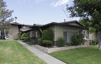 2111 W Ball Rd in Anaheim, CA - Building Photo - Building Photo