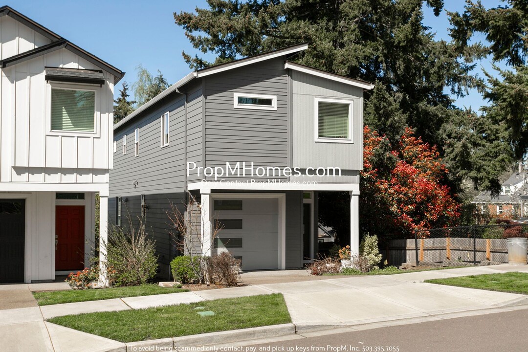 10709 SW 72nd Ave in Portland, OR - Foto de edificio