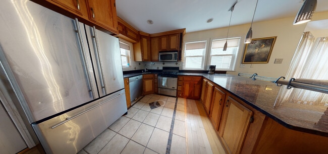 17 Holman St, Unit 1 in Boston, MA - Building Photo - Building Photo