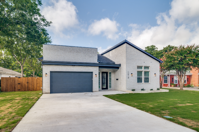 property at 1010 W Avenue F