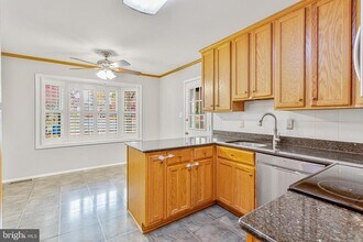 12027 Cheviot Dr in Herndon, VA - Building Photo - Building Photo