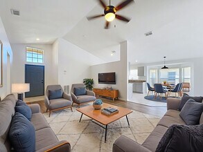 137 Piano Ln in Davenport, FL - Foto de edificio - Building Photo
