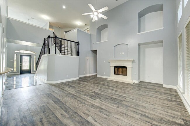 5002 Laura Lee Ln