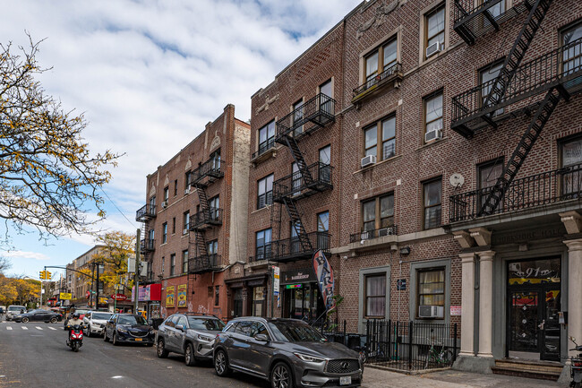 83 E 18th St in Brooklyn, NY - Foto de edificio - Building Photo