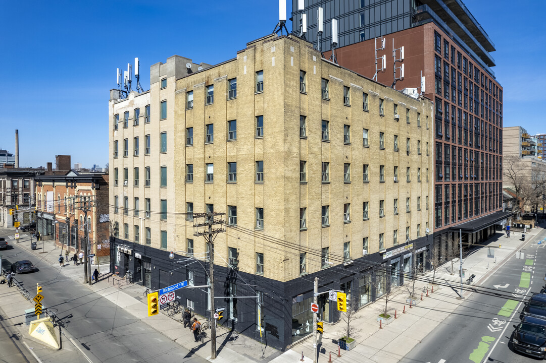 165 Lofts in Toronto, ON - Building Photo