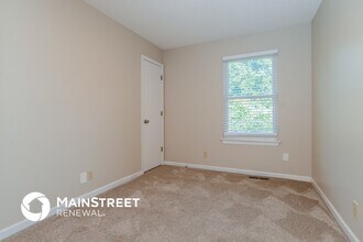 102 S Janell Dr in Olathe, KS - Foto de edificio - Building Photo