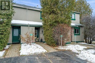 5 Dawson Dr in Collingwood, ON - Building Photo