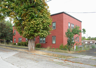 8204 N Peninsular Ave in Portland, OR - Building Photo - Building Photo