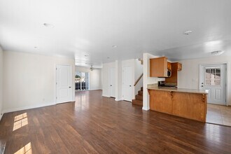 10631 Woodward Ave in Sunland, CA - Building Photo - Building Photo