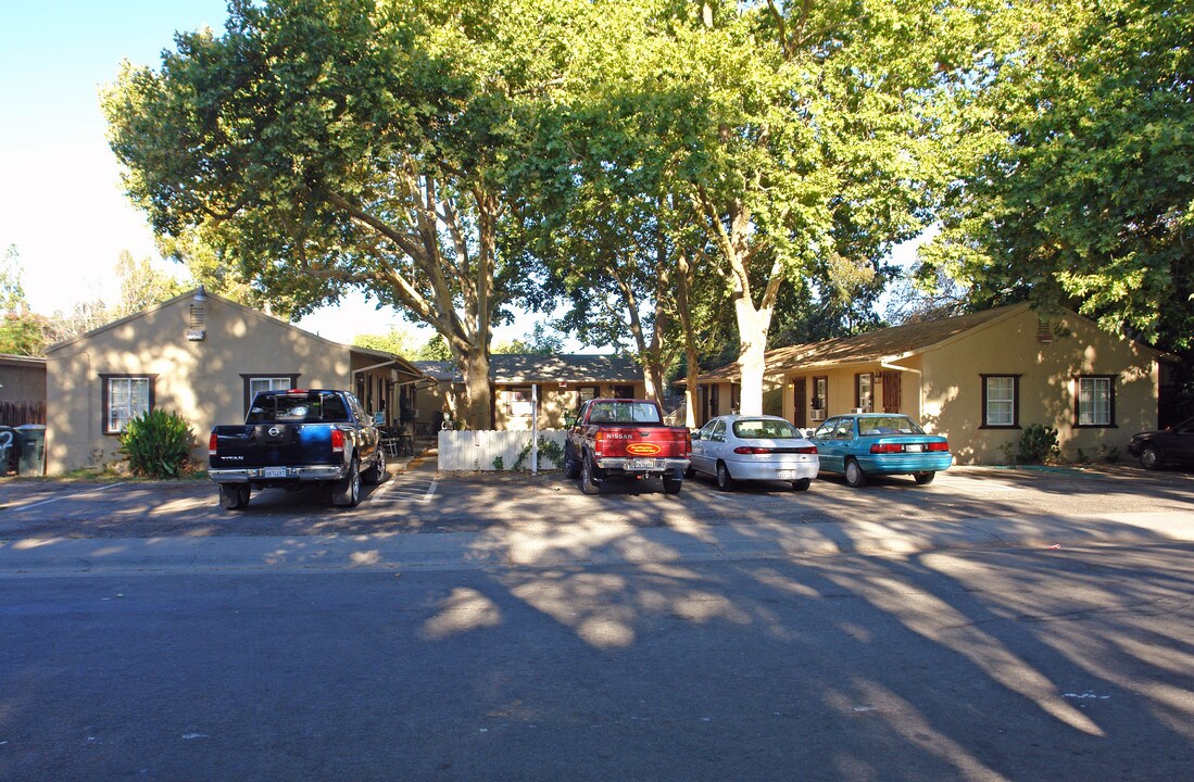 3723 Jasmine St in Sacramento, CA - Foto de edificio