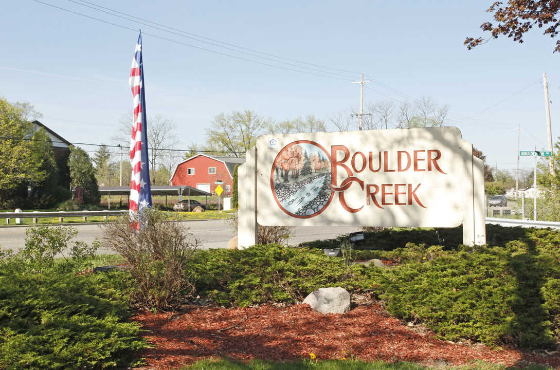 Boulder Creek Apartments in Burton, MI - Building Photo