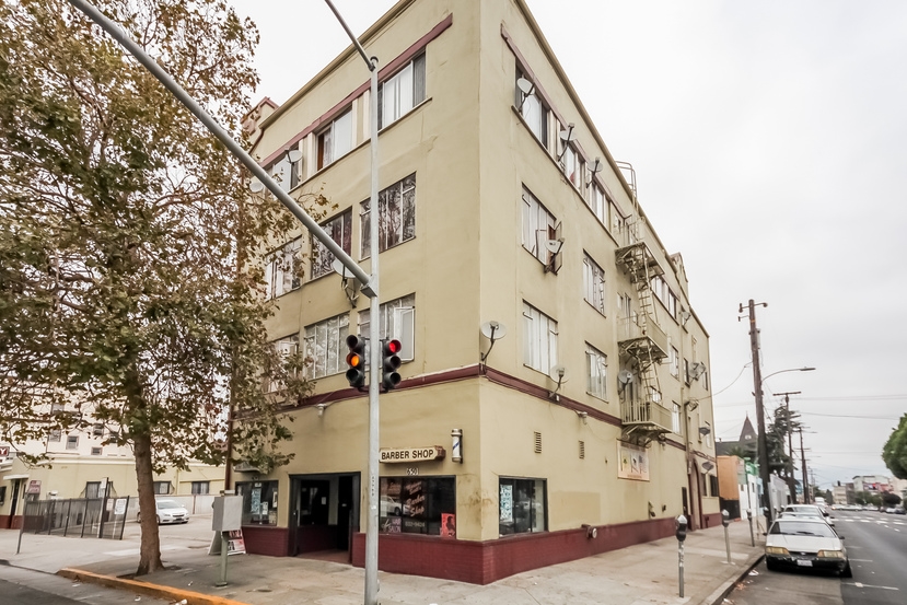 1415 Martin Luther King Jr Way in Oakland, CA - Foto de edificio