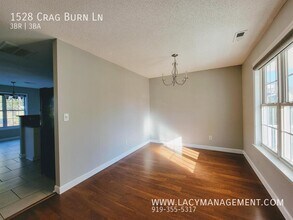 1528 Crag Burn Ln in Raleigh, NC - Foto de edificio - Building Photo