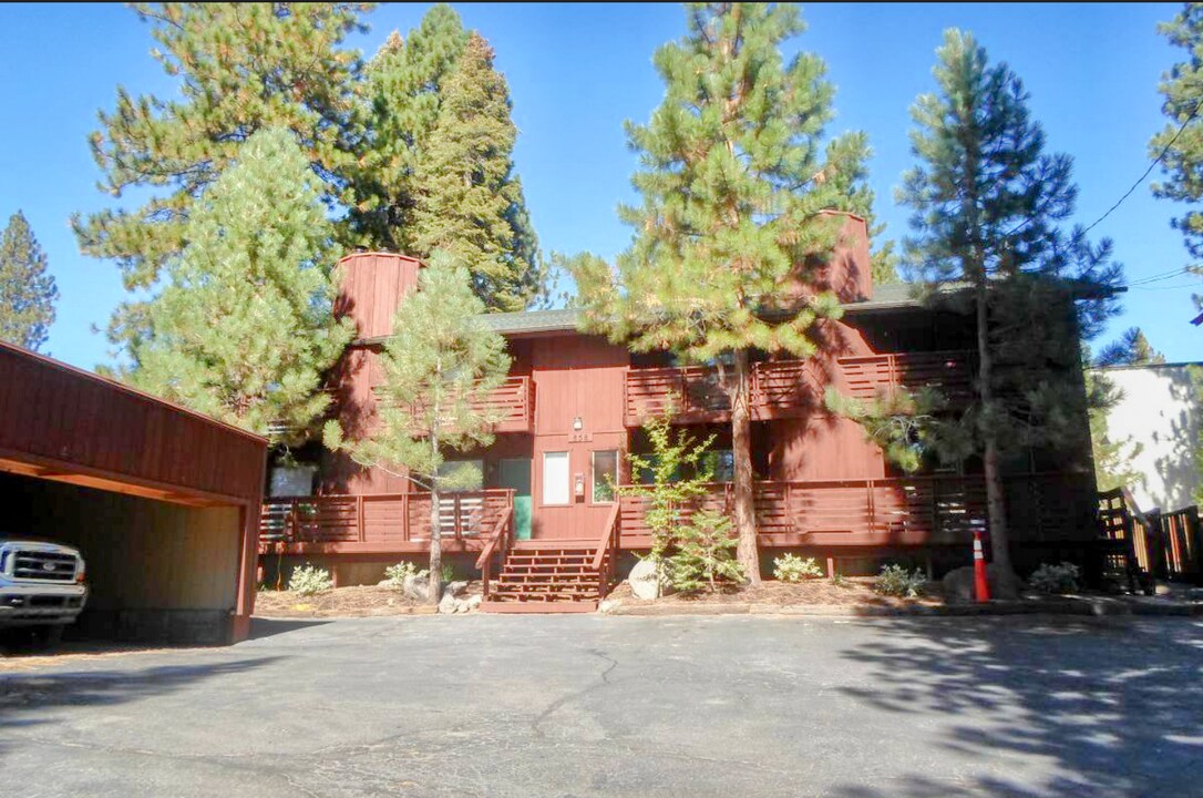 858 Southwood Blvd in Incline Village, NV - Building Photo
