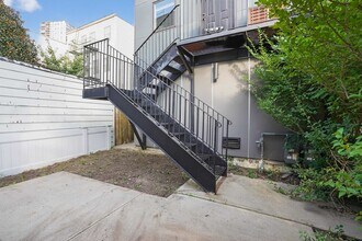 1 Grand St in Weehawken, NJ - Building Photo - Building Photo