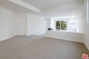 15425 Antioch St in Los Angeles, CA - Building Photo