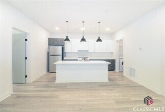 250 Martha Dr in Athens, GA - Building Photo - Building Photo