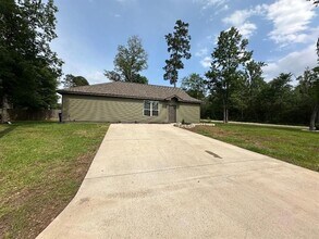 15063 Arrowhead Loop E in Willis, TX - Foto de edificio - Building Photo
