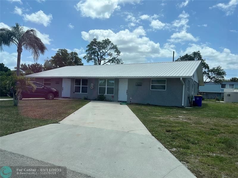 3422 SE Hawthorne St in Stuart, FL - Building Photo